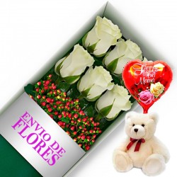 CAJA DE 6 ROSAS BLANCAS MAS PELUCHE Y GLOBO DÍA DE LA MADRE