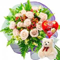 RAMO 12 ROSAS BLANCAS MAS PELUCHE Y GLOBO DÍA DE LA MADRE