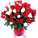 Florero de Rosas Rojas y Blancas 100 rosas