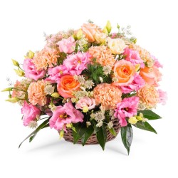 Cesta de Flores Mediana con Lisianthum Rosados y Rosas Color Damasco más Hipérico