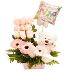 Canastillo de Nacimiento niña con Rosas 9 rosas en formación y Gerberas + peluche y globo