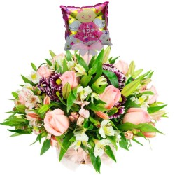Canastillo con Rosas y Liliums Rosados para Nacimiento más Globo es una Niña