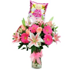 Nacimiento Florero con Rosas y Liliums en Tonos Rosados más Globo para Niña