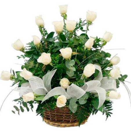 Canastillo con rosas para Condolencias 24 Rosas Blancas