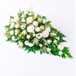 Arreglo de Flores para Condolencia con Rosas y Flores Blancas