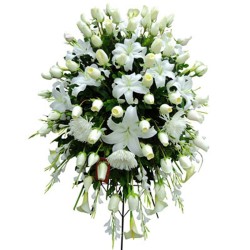 Flores Condolencias Grande 60 Rosas Blancas y 20 Varas de Liliums