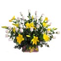 Cesta de 10 Varas de Liliums Amarillos y 24 Rosas Blancas