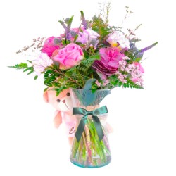 Florero con flores Rústicas en Tonos rosados palmillas más Peluche