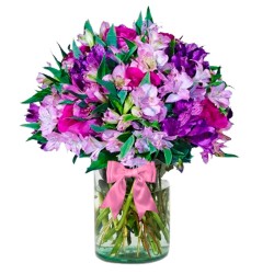 Florero con 30 Astromelias Moradas más Flores mix